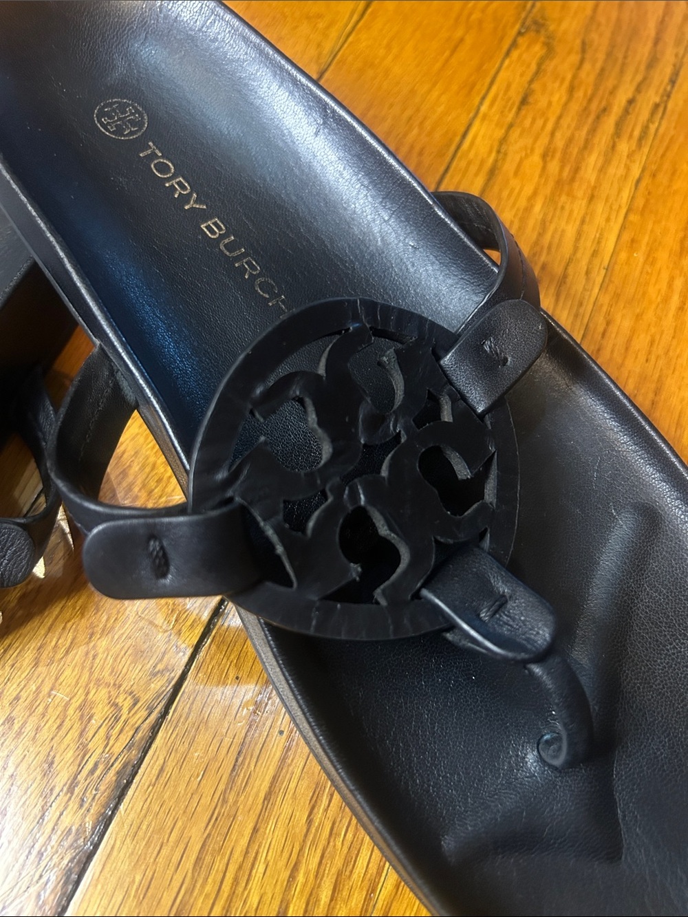 Tory Burch Black Leather Logo Thong Sandals - Picture 4 of 5